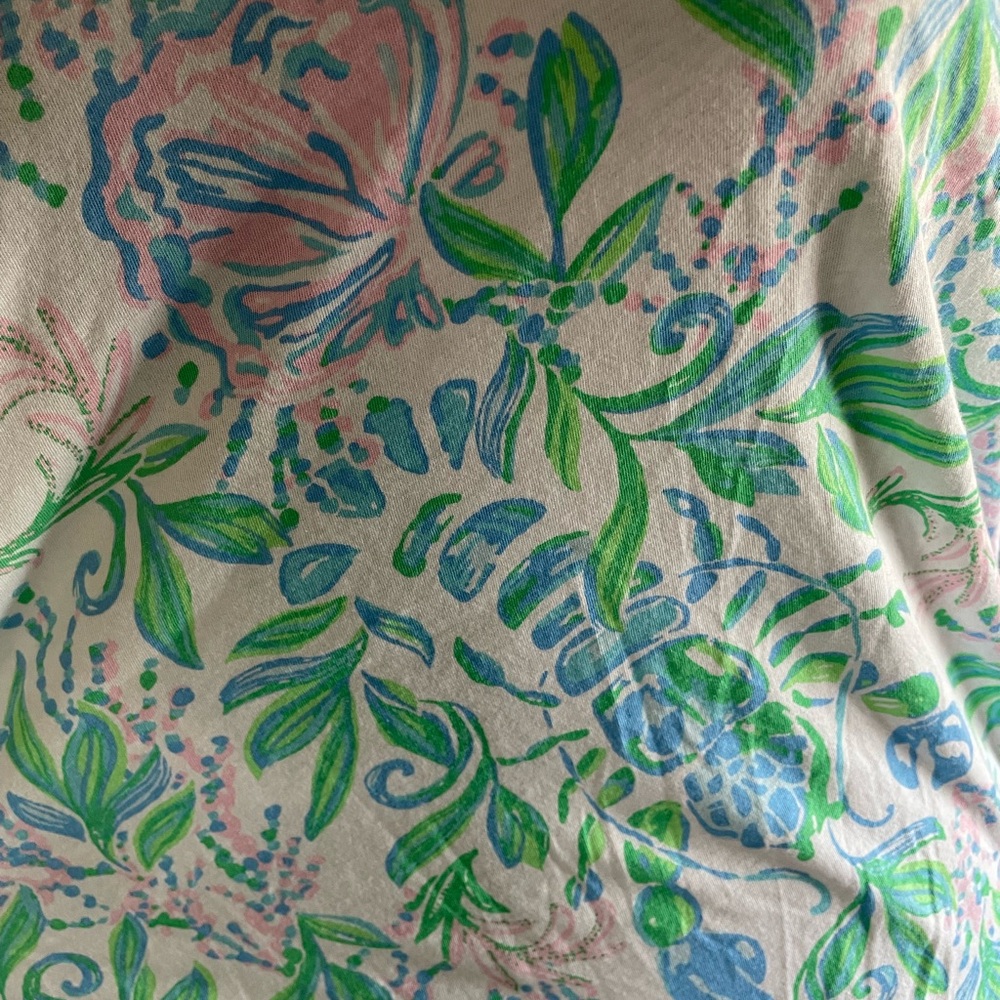 Lilly Pulitzer Blue Lobster print vneck tee Sz large